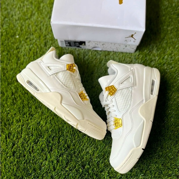 ⛹🏽‍♂️👸🏻 Nike Air Jordan Retro Metallic Gold ⛹🏽‍